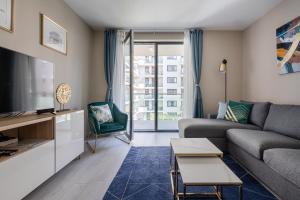 Navy Angel Apartment with balcony