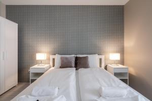 Navy Angel Apartment with balcony