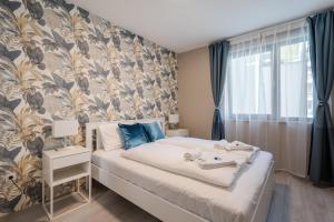 Navy Angel Apartment with balcony