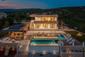 Luxury Villa Arya with 77sqm heated pool, hot-tub, sauna, gym, billiard, playgrounds, 6 bedroom - Bajagić