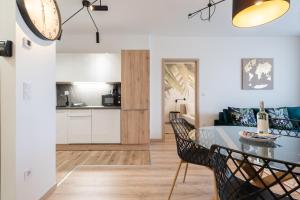 WestSide River Apartment