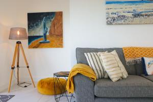 Stunning home, sea views, walk to beach