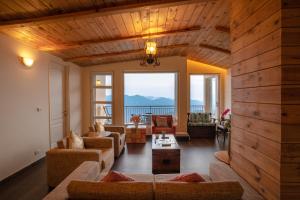 Hostie AJs Retreat-3BHK Condo, Naldehra