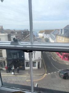 Top Floor Flat on Harbour Street with sea views