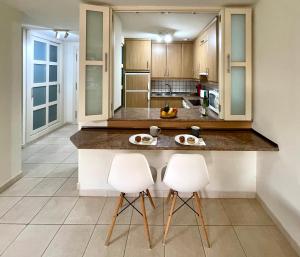 Gecko Apartment with private parking - 1 minutes from the oceanfront!