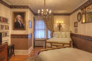 Deluxe Quadruple Room room in Bluefield Inn a Select Registry Propery