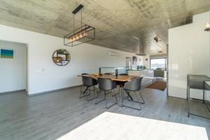 As Andorinhas - Walking distance to Monte Clerigo and Amoreira beaches