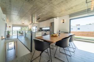 As Andorinhas - Walking distance to Monte Clerigo and Amoreira beaches