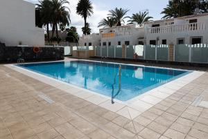 Detached 3-story home, seafront and central