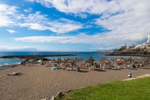 Detached 3-story home, seafront and central