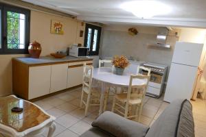 Appartements Appartement avec veranda donnant sur le jardin : photos des chambres