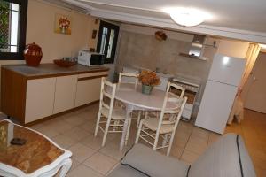 Appartements Appartement avec veranda donnant sur le jardin : photos des chambres