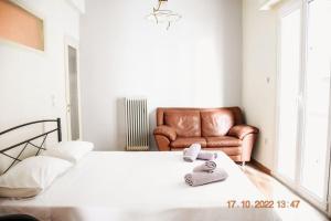 Athens Central 3BD Apartment next to Metro Luxury