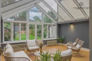 Cosy Family Home Near Thorpe Park & Legoland - 埃格姆