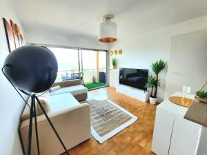 Appartement 1ere ligne piscine terrasse au bord de la plage front de mer avec 6 vélos