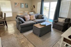 Gulf Island Condominium 321