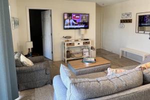 Gulf Island Condominium 321