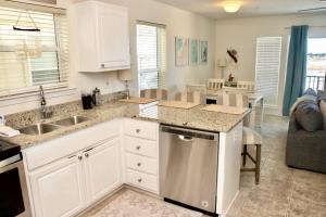 Gulf Island Condominium 321