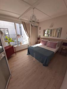 S- Naples Loft with balcony in the historic center