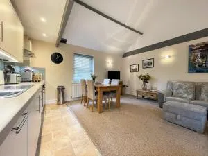 Arthurs Cottage -Charming Courtyard Cottage in the heart of Kendal, The Lake District - Skelsmergh