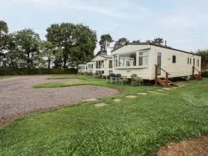 3 Old Orchard - Ditton Priors