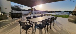 Sunrise Villa by Laranjal Rentals