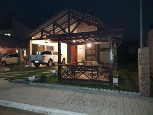 Chalé de campo em condomínio fechado