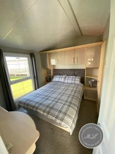 Palm Grove 2- Golden Palm - Pet friendly, WiFi, bed linen, central heating - Meadow Lakes Caravan & Lodge Hire