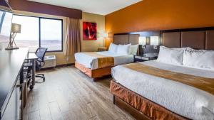 Queen Room with Two Queen Beds - Hearing Assisted room in Best Western View of Lake Powell Hotel