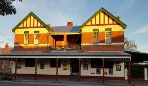 麦克莱恩酒店 - 伊鲁卡