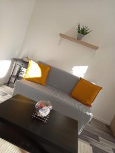 Appartements Logements neufs tout equipes, ideal travail mobilite : photos des chambres