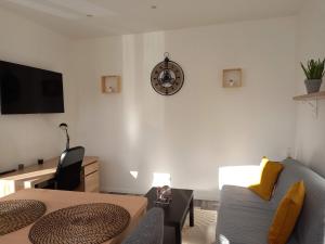 Appartements Logements neufs tout equipes, ideal travail mobilite : photos des chambres