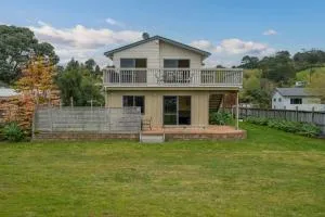 Hosts on the Coast Laze Away on Cook - Cooks Beach
