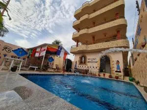 Moonlight Home - El Qûrna