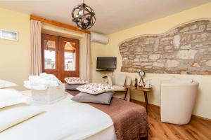 Apartments and rooms with parking space Loborika, Pula - 12983