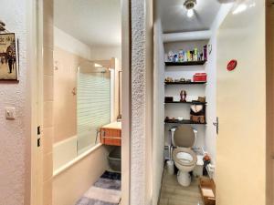 Studio confortable, skis aux pieds, balcon, accès piscine chauffée - FR-1-267-242