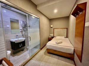 Fan Holiday Hotel
