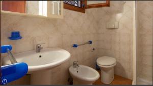 AIRPORT-TAXI-POOL-MARINA-AiR COND-WI FI-WASH MACHiNE-PARKING