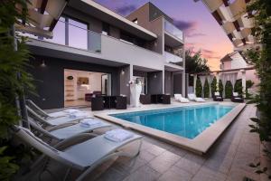 Villa Martinis, Rogoznica, private heated pool