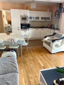 Sunny Apartment Petrovac