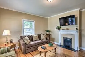 Cozy Greenville Bungalow about 2 Mi to Downtown! - Easley