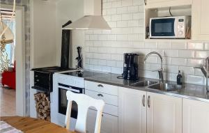 2 Bedroom Beautiful Home In Braås