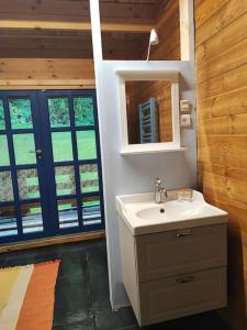 Chalets Adorable petit chalet pres de la foret et des commerces : photos des chambres