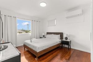 KozyGuru Carindale Immaculate 3 Beds Holiday Home QCA061