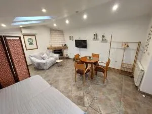 La Buhardilla. Aparcamiento exterior privado - Villalba Baja