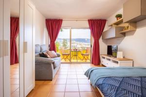 Salamander Vacational Home with balcony and fantastic views