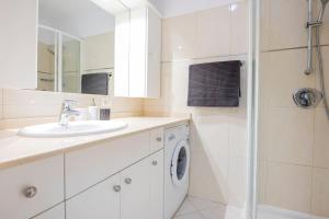 Salamander Vacational Home with balcony and fantastic views