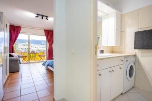 Salamander Vacational Home with balcony and fantastic views