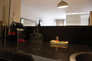 C056-Cannes Rue Antibes - Studio