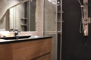 C056-Cannes Rue Antibes - Studio